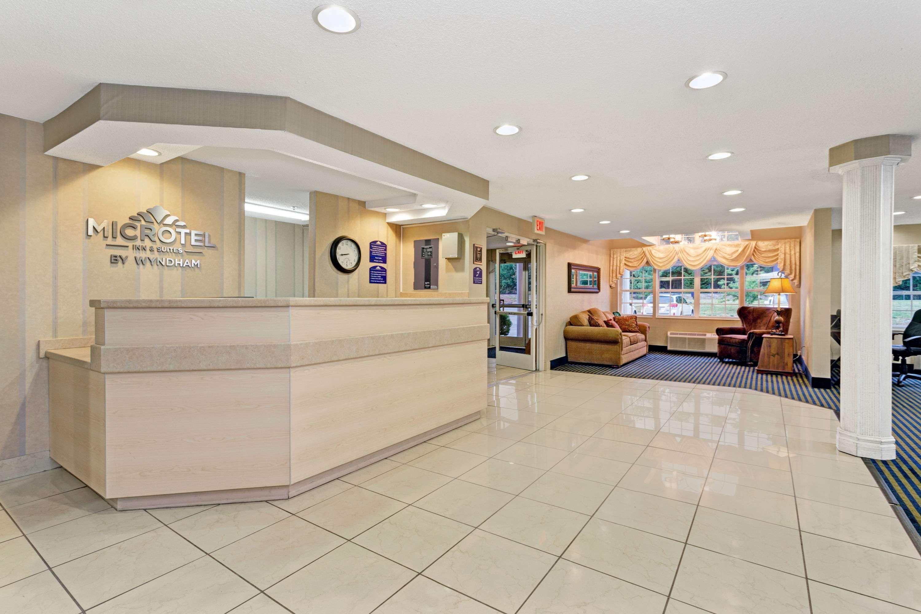 Microtel Inn & Suites By Wyndham Florence/Cincinnati Airpo Bagian luar foto