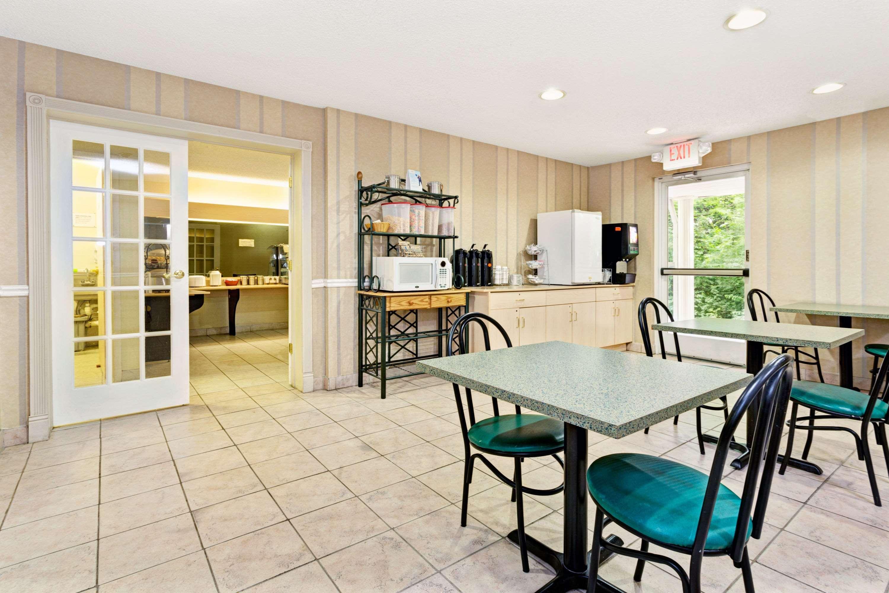 Microtel Inn & Suites By Wyndham Florence/Cincinnati Airpo Bagian luar foto