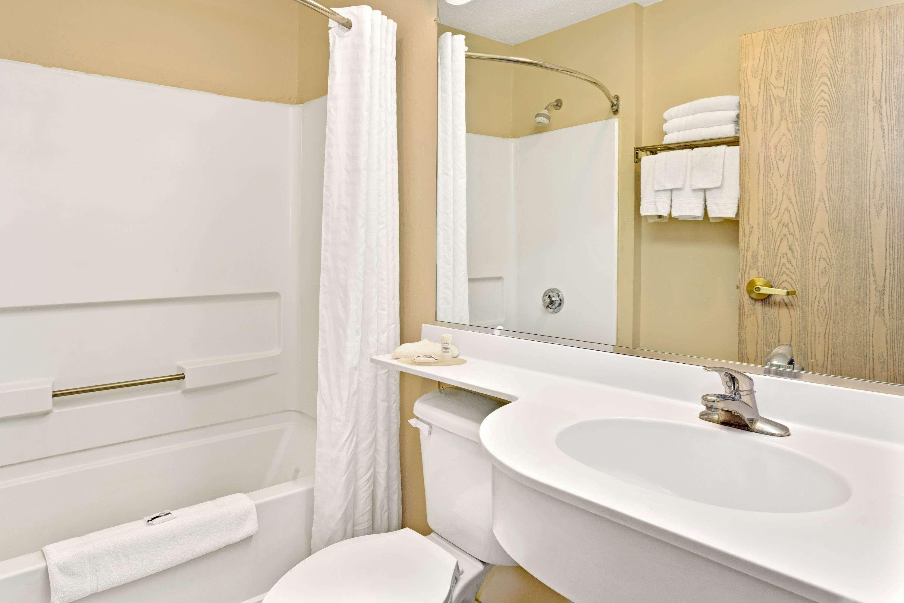Microtel Inn & Suites By Wyndham Florence/Cincinnati Airpo Bagian luar foto