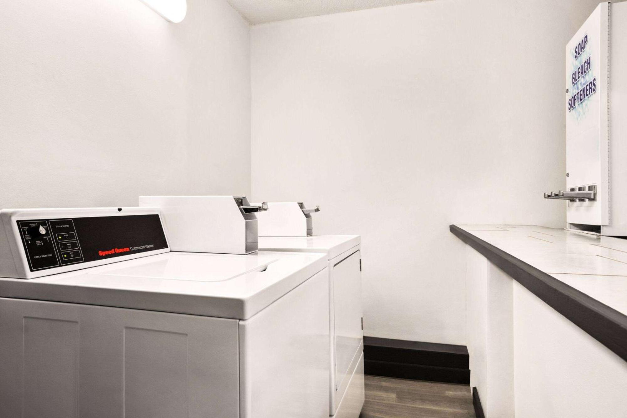 Microtel Inn & Suites By Wyndham Florence/Cincinnati Airpo Bagian luar foto