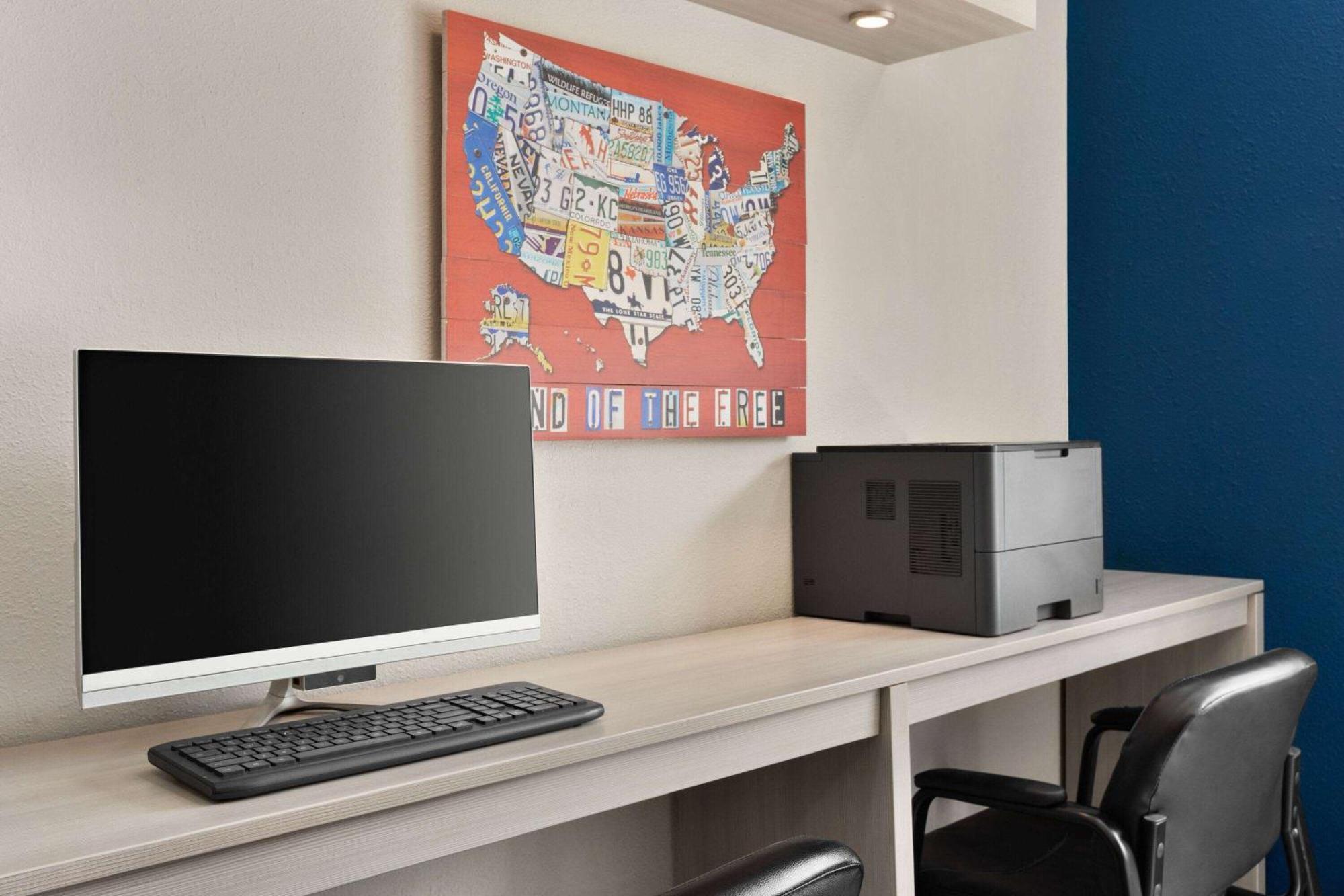 Microtel Inn & Suites By Wyndham Florence/Cincinnati Airpo Bagian luar foto