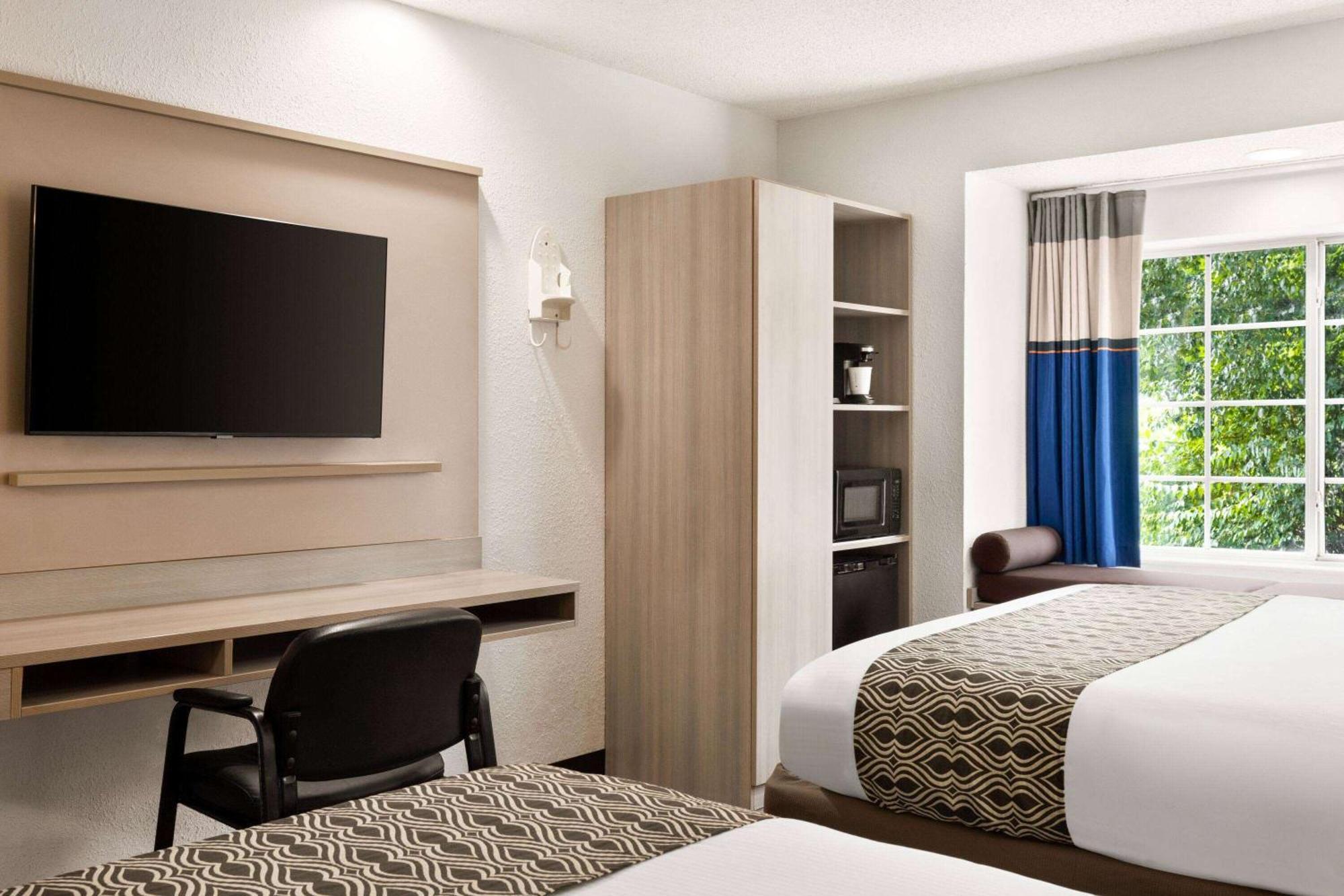 Microtel Inn & Suites By Wyndham Florence/Cincinnati Airpo Bagian luar foto