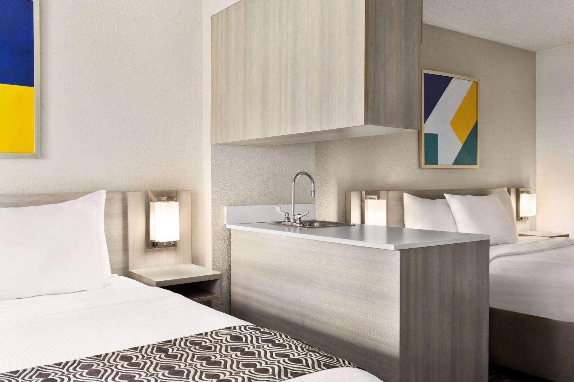 Microtel Inn & Suites By Wyndham Florence/Cincinnati Airpo Bagian luar foto