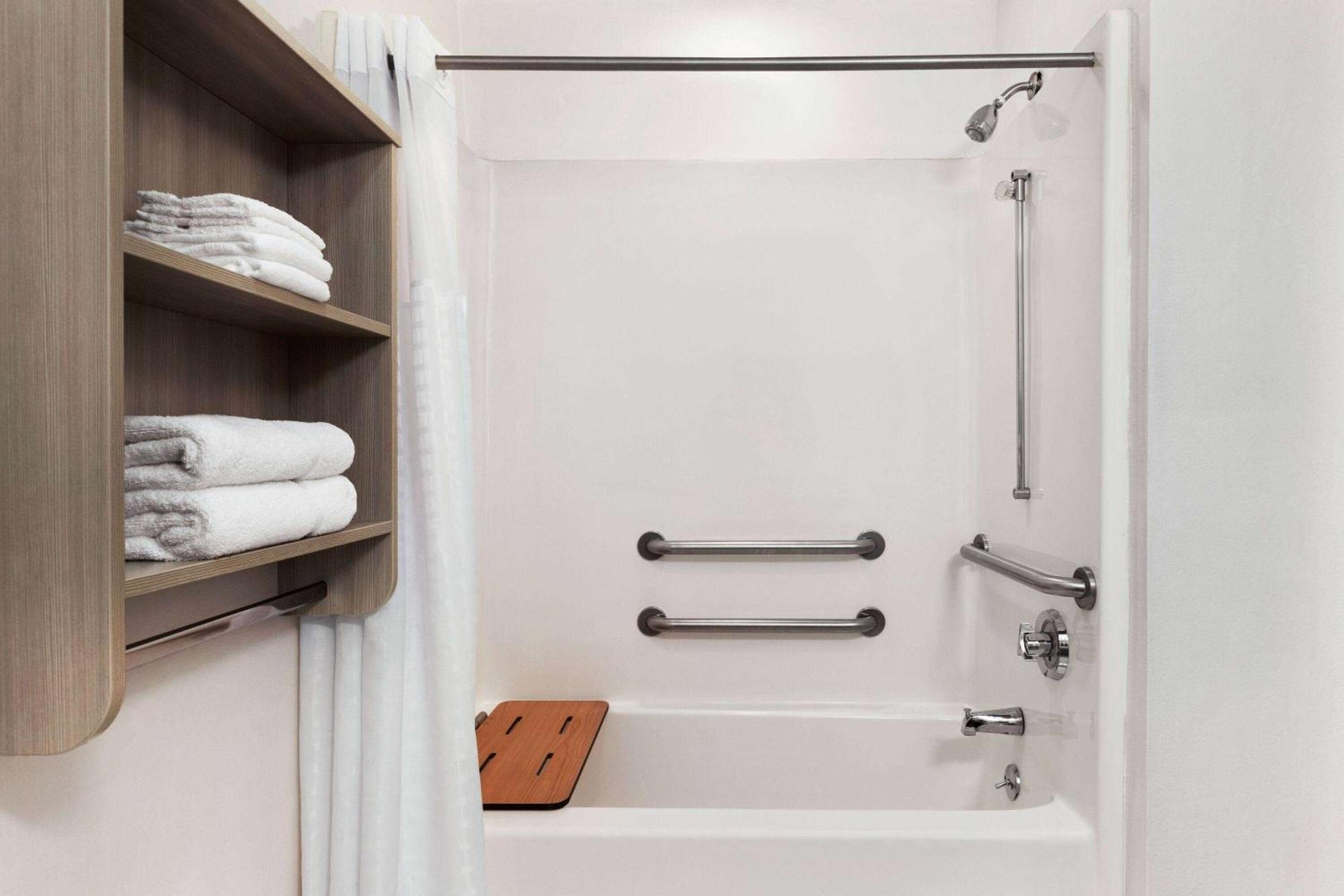 Microtel Inn & Suites By Wyndham Florence/Cincinnati Airpo Bagian luar foto