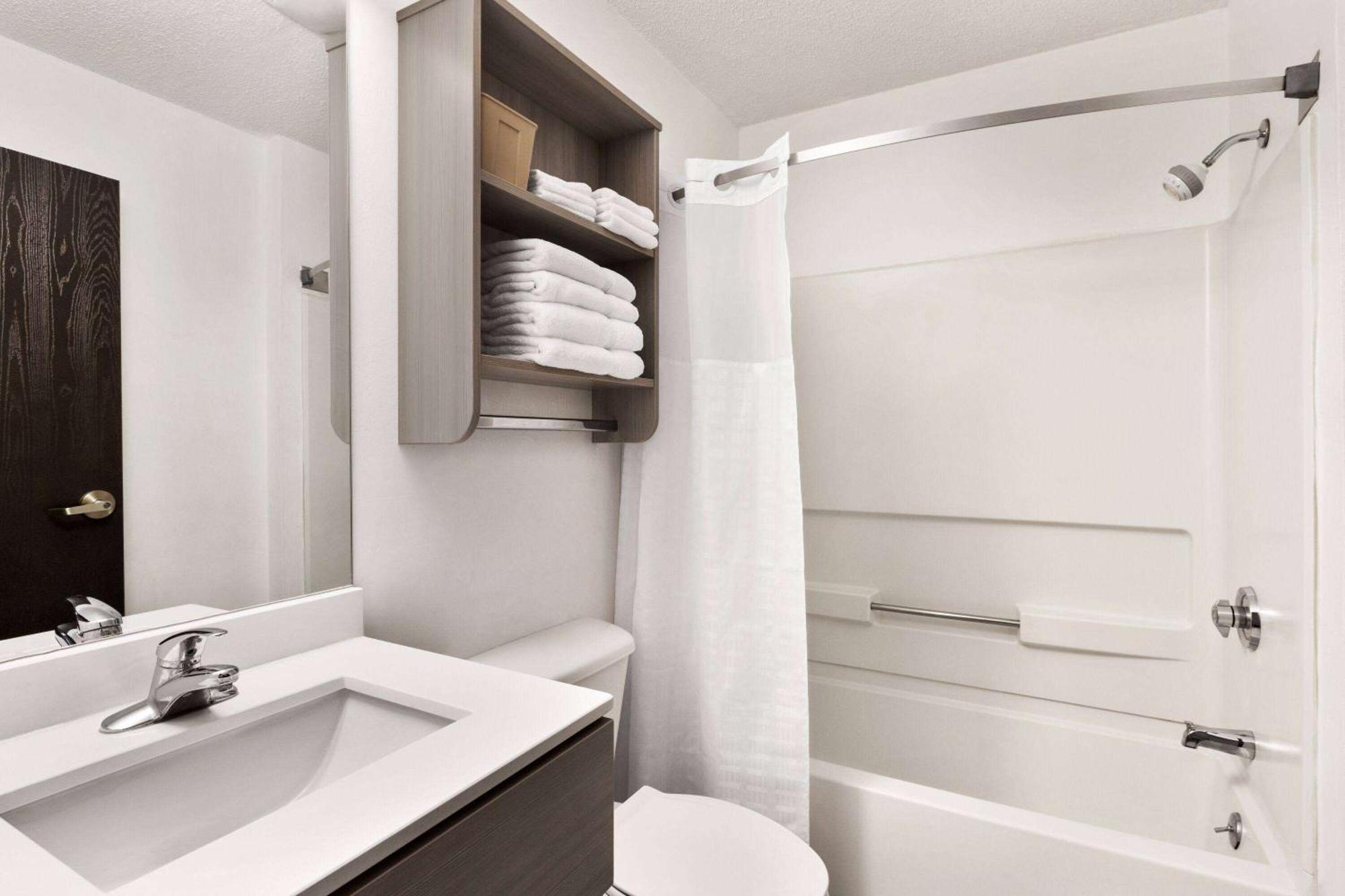 Microtel Inn & Suites By Wyndham Florence/Cincinnati Airpo Bagian luar foto