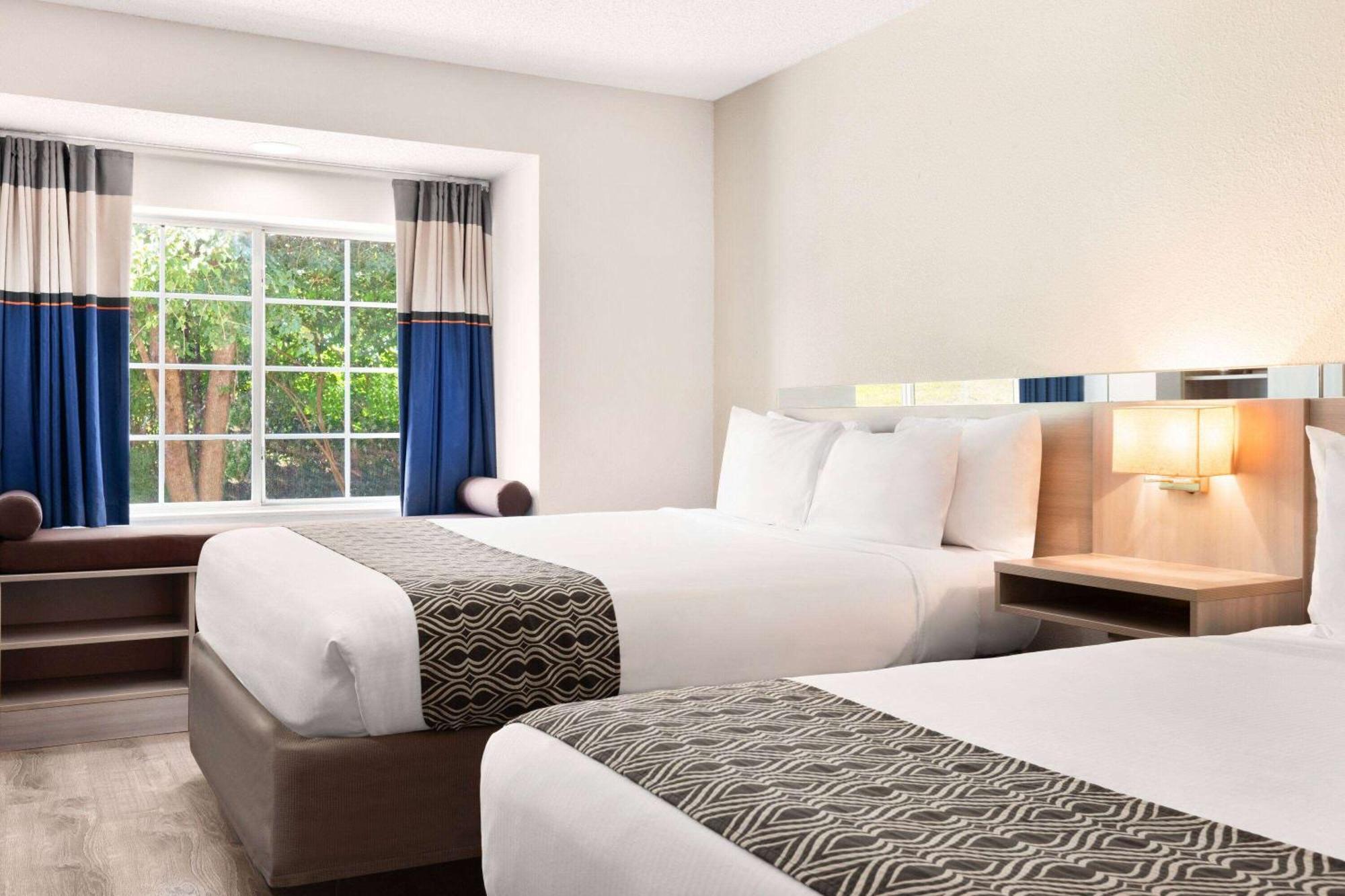 Microtel Inn & Suites By Wyndham Florence/Cincinnati Airpo Bagian luar foto