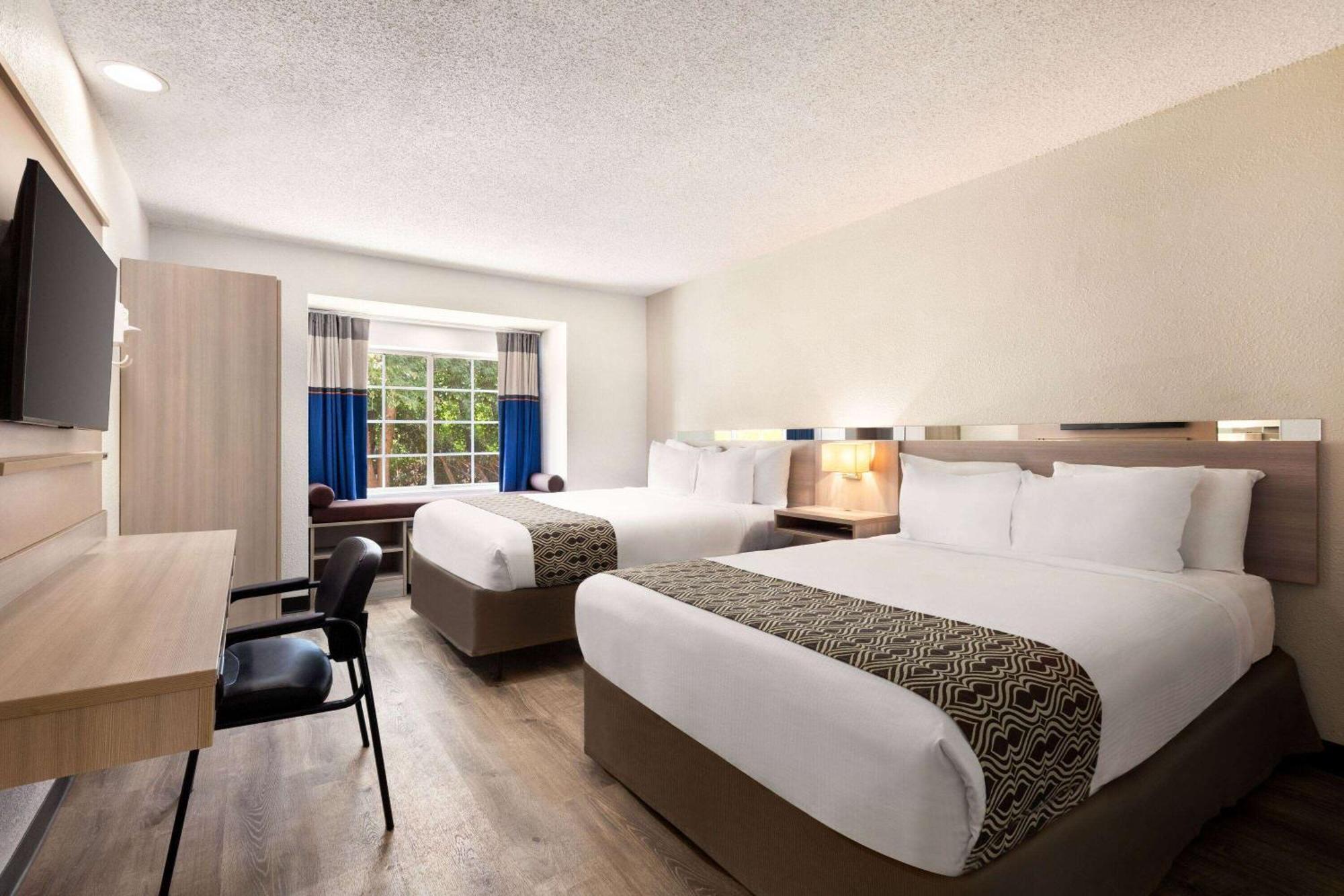 Microtel Inn & Suites By Wyndham Florence/Cincinnati Airpo Bagian luar foto