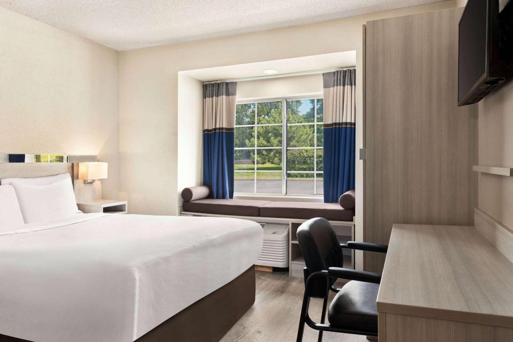 Microtel Inn & Suites By Wyndham Florence/Cincinnati Airpo Bagian luar foto