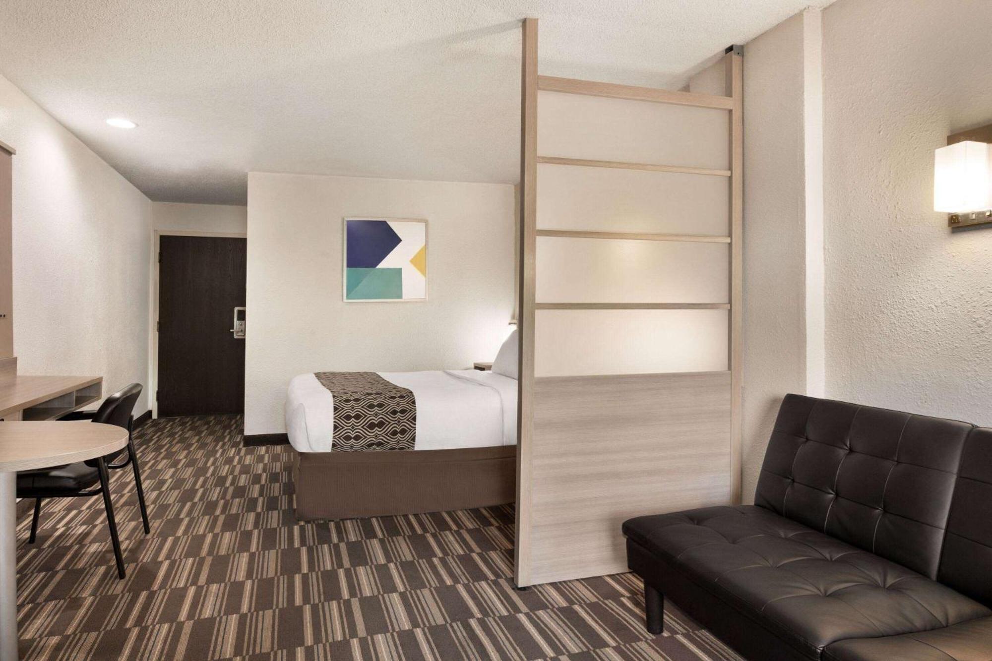 Microtel Inn & Suites By Wyndham Florence/Cincinnati Airpo Bagian luar foto