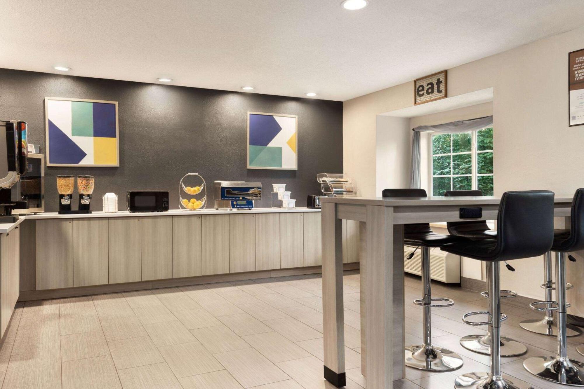 Microtel Inn & Suites By Wyndham Florence/Cincinnati Airpo Bagian luar foto