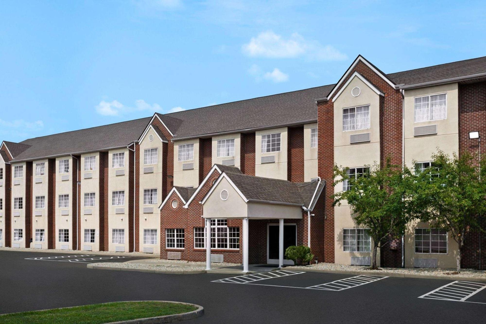 Microtel Inn & Suites By Wyndham Florence/Cincinnati Airpo Bagian luar foto